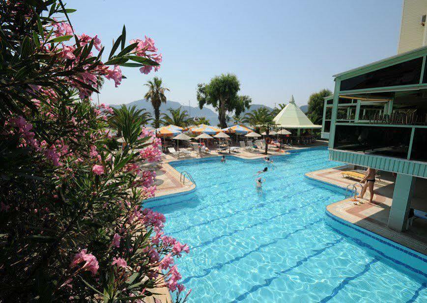 Flamingo Hotel 马尔马里斯 外观 照片